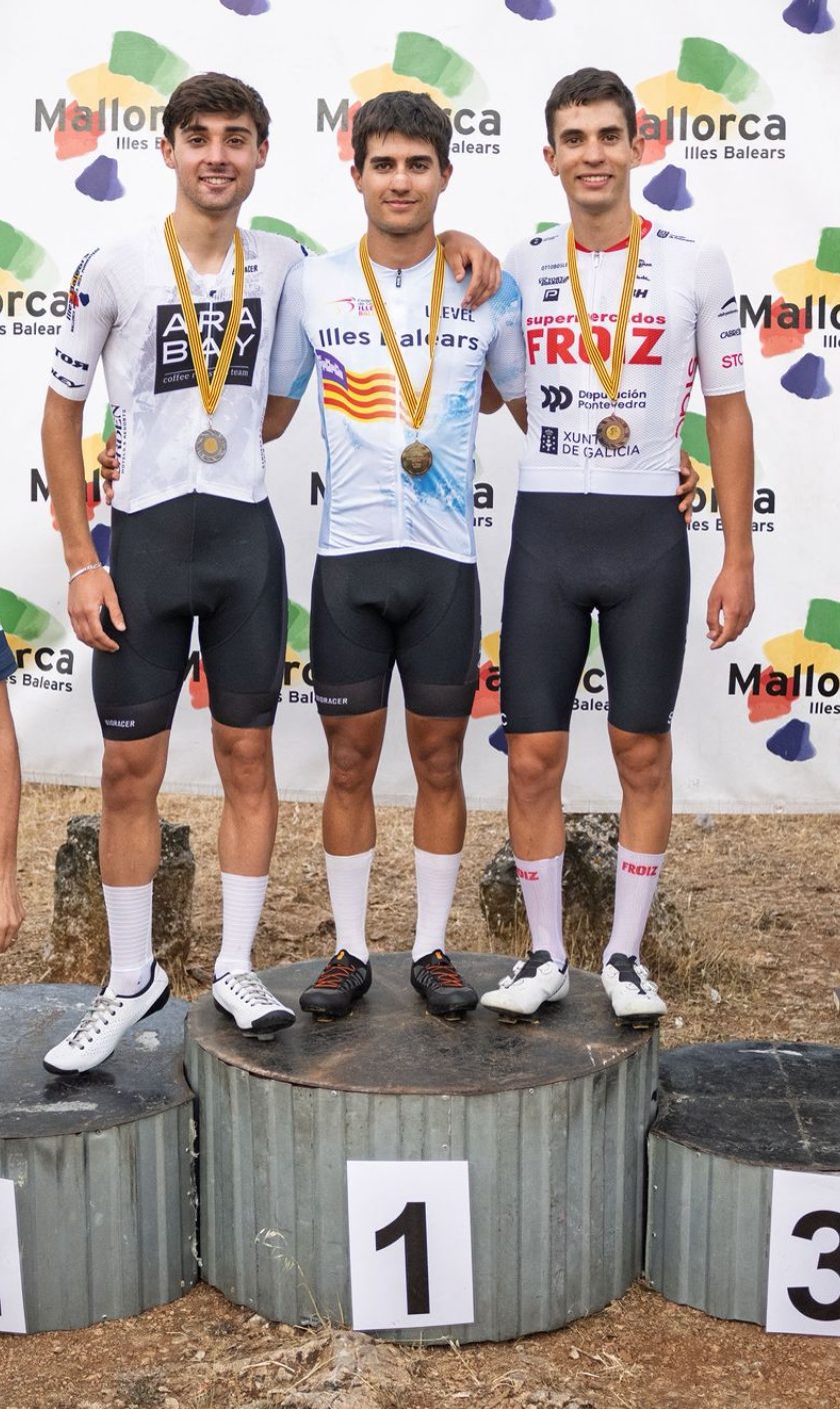 El Illes Balears Arabay conquista el Campeonato de Baleares con una exhibición de ciclismo colectivo